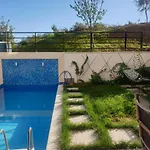 فيلة Stylish Two Bedroom House With Private Pool تيرانا