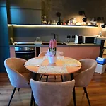 Stylish Two Bedroom House With Private Pool فيلة