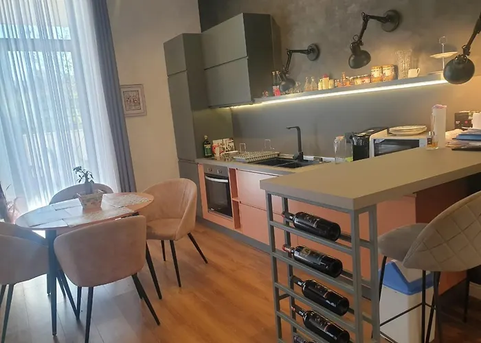 Stylish Two Bedroom House With Private Pool וילה