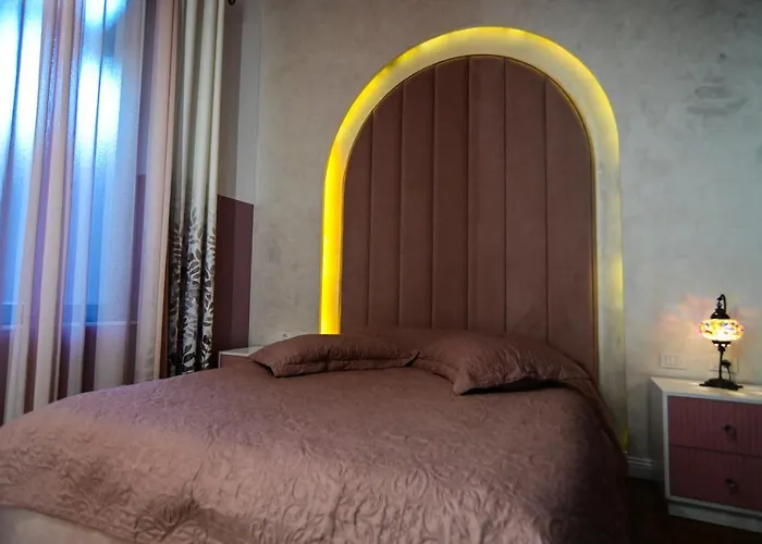 Stylish Two Bedroom House With Private Pool וילה טיראנה