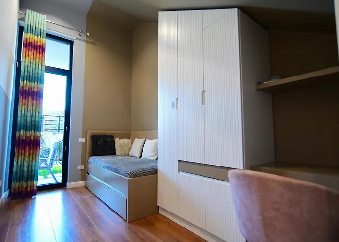 Stylish Two Bedroom House With Private Pool טיראנה