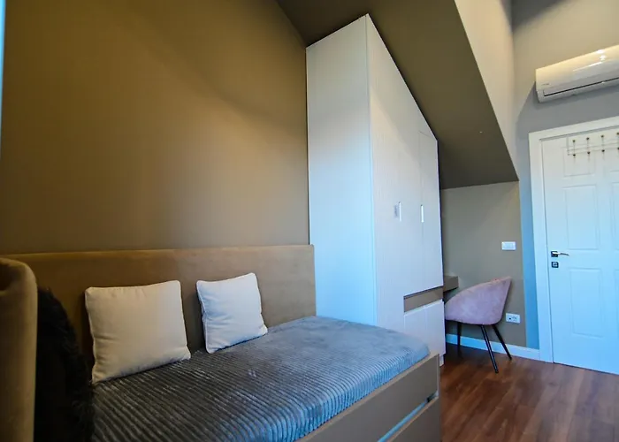 Stylish Two Bedroom House With Private Pool טיראנה