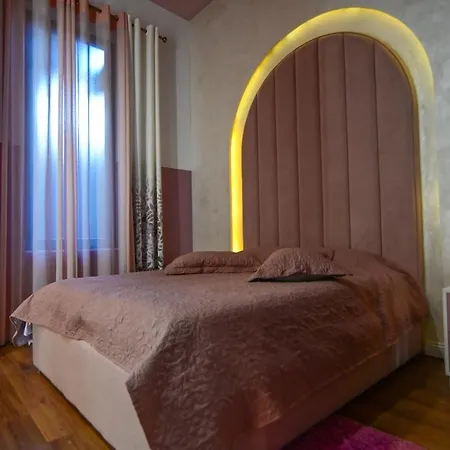 Stylish Two Bedroom House With Private Pool فيلة