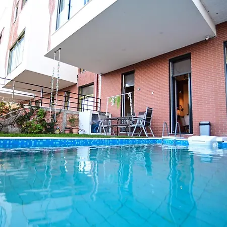 Stylish Two Bedroom House With Private Pool *