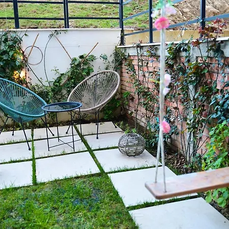 Stylish Two Bedroom House With Private Pool