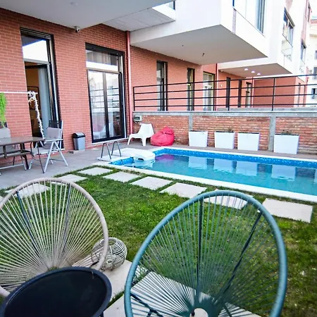 Stylish Two Bedroom House With Private Pool *