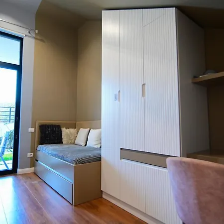 Stylish Two Bedroom House With Private Pool تيرانا