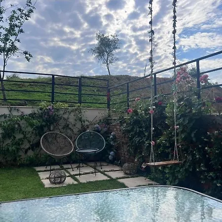 Stylish Two Bedroom House With Private Pool Villa Tirana
