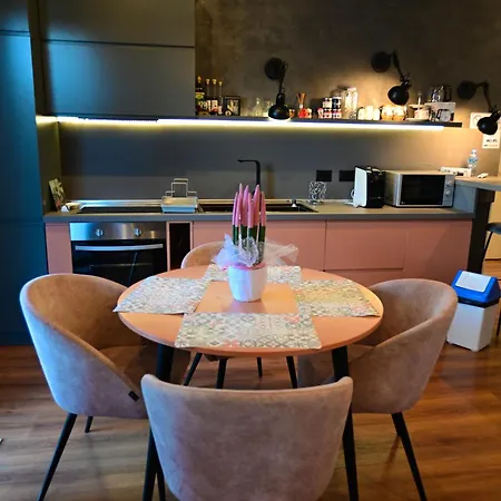 Stylish Two Bedroom House With Private Pool فيلة